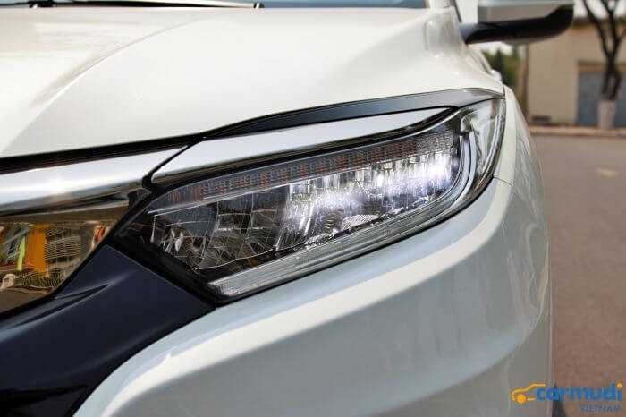 Cụm đèn pha LED trên xe hơi Honda HR-V carmudi vietnam