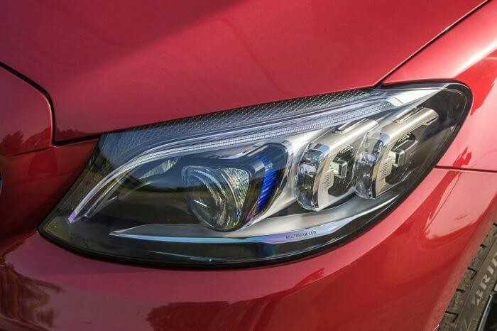 Cụm đèn pha LED trên xe hơi Mercedes-Benz C300 carmudi vietnam