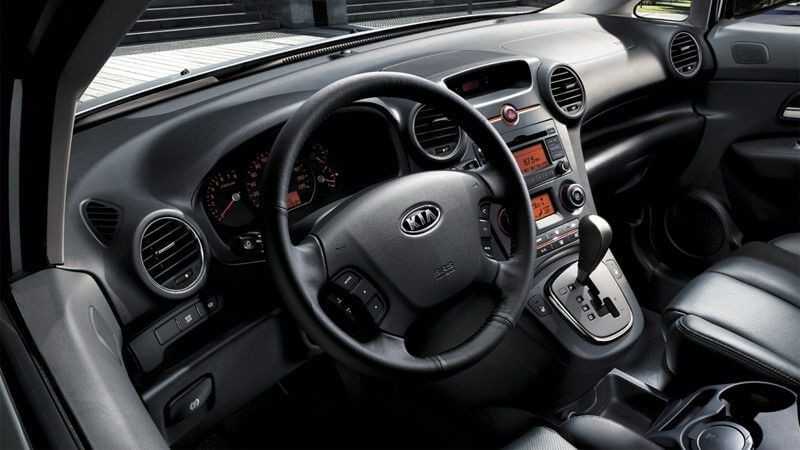 Bảng táp-lô bảng điều khiển của xe hơi Kia Carens carmudi vietnam