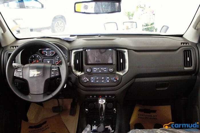 Bảng táp-lô bảng điều khiển của xe hơi Chevrolet Trailblazer carmudi vietnam