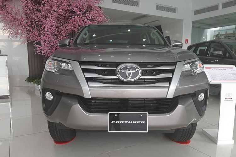 Toyota Fortuner máy dầu giảm giá cực mạnh tại Việt Nam