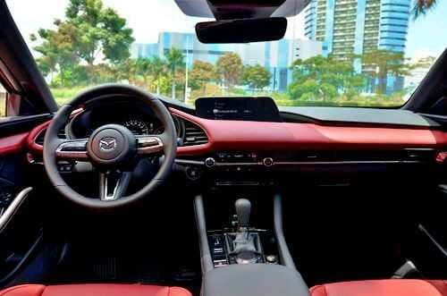 Bảng táp-lô bảng điều khiển của xe hơi Mazda 3 carmudi vietnam