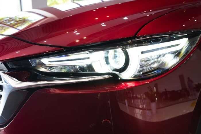 Cụm đèn pha LED trên xe hơi Mazda CX-8 carmudi vietnam