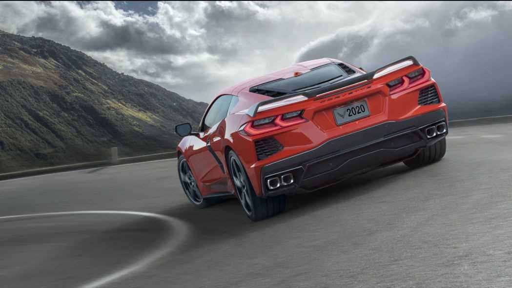 Chevrolet Corvette tăng tốc từ 0-100 km/h trong chưa đầy 3 giây.