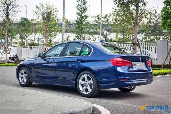 Thiết kế đuôi xe oto BMW 320i carmudi vietnam