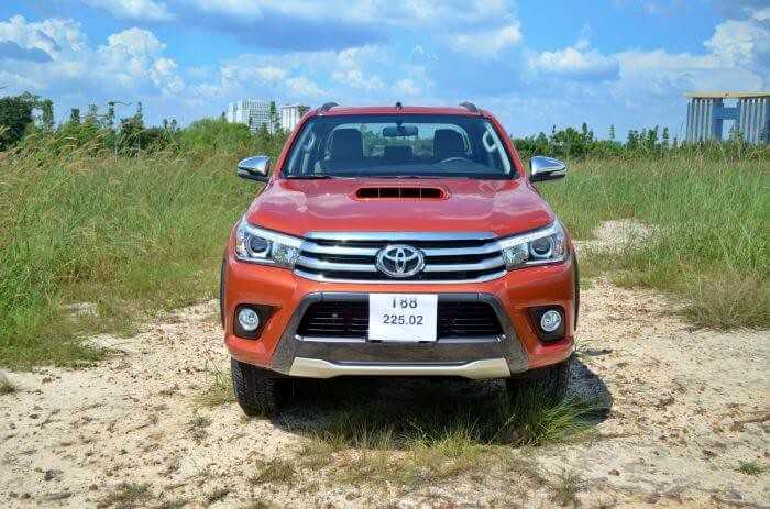 Đầu xe ô tô Toyota Hilux giá rẻ carmudi vietnam