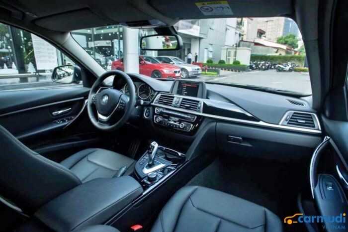 Bảng táp-lô bảng điều khiển của xe hơi BMW 320i carmudi vietnam