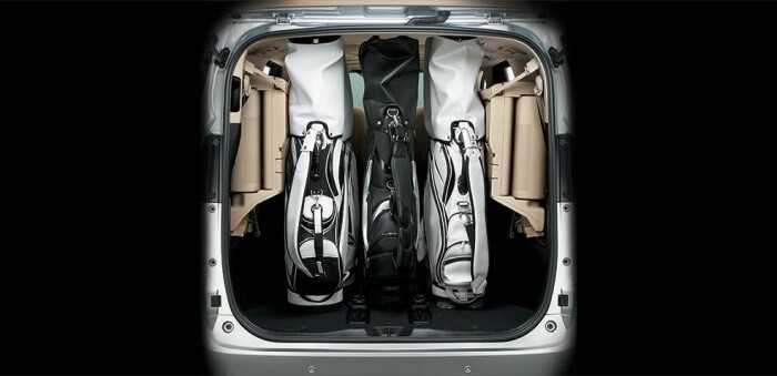 Hàng ghế thứ ba của xe Toyota Alphard carmudi vietnam