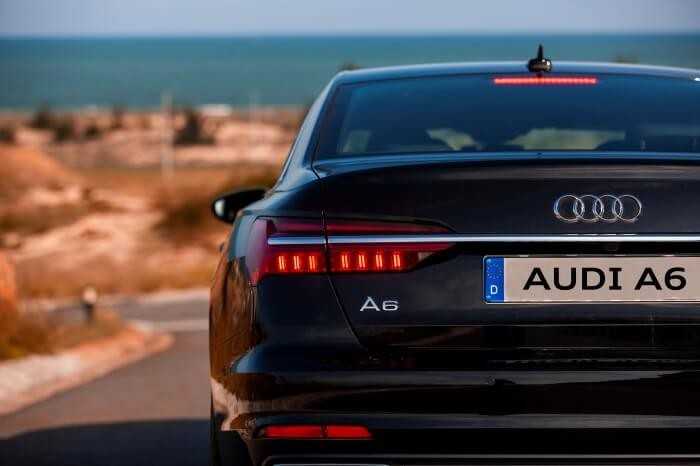 Cụm đèn hậu LED của xe Audi A6 carmudi vietnam
