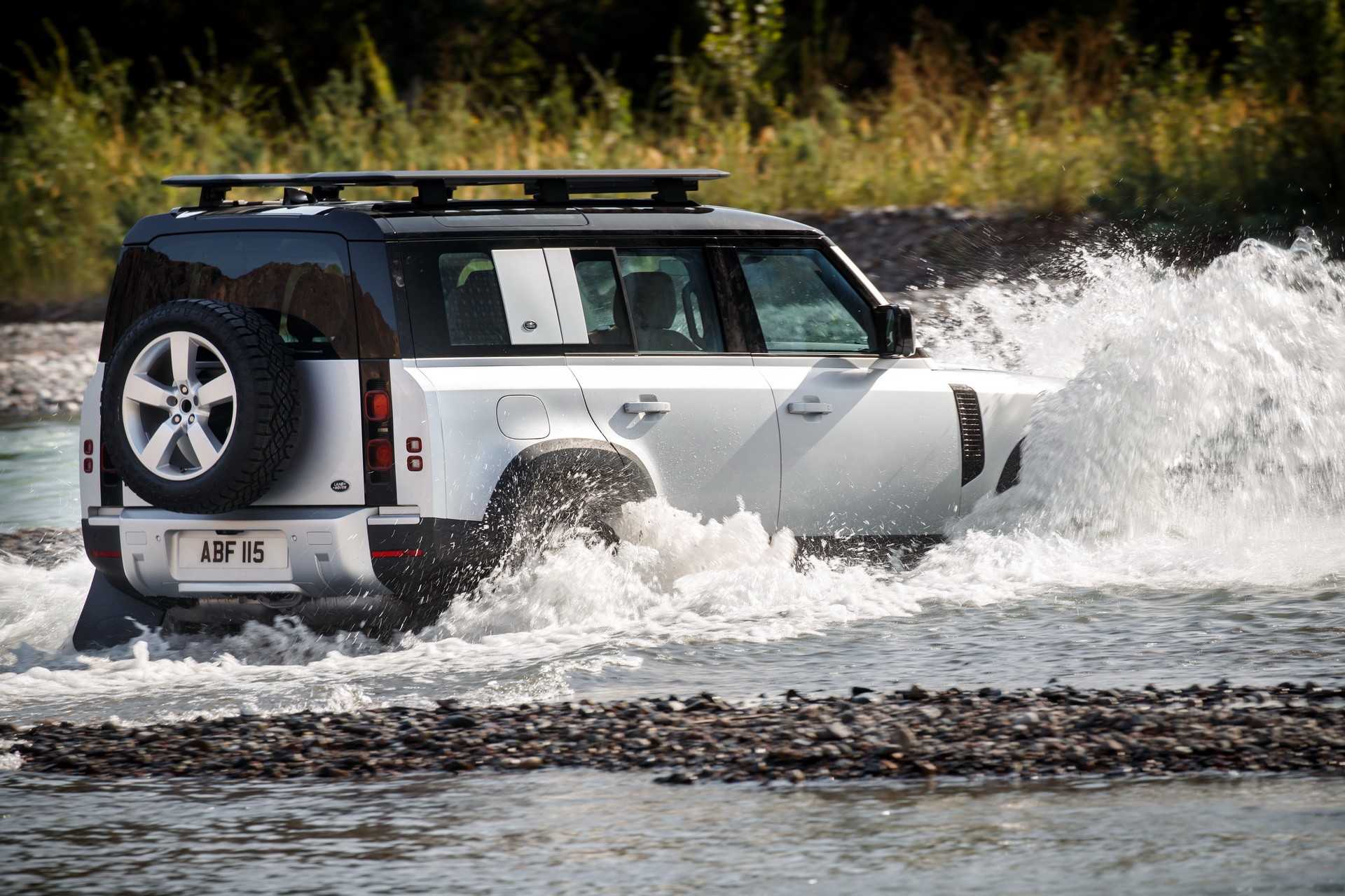 Land Rover phát triển siêu sang Defender đấu Maybach GLS