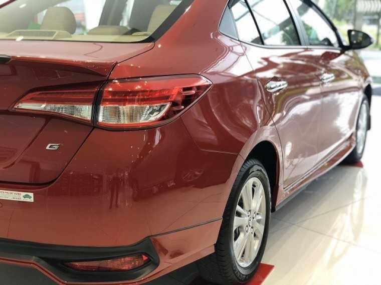 Giá đèn hậu xe Toyota Innova phân khúc MPV 7 chỗ ngồi,