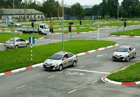 Học lấy bằng lái xe tại Việt Nam phải nắm kỹ những nguyên tắc này