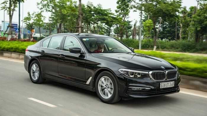 Đánh giá xe BMW 520i với đối thủ carmudi vietnam