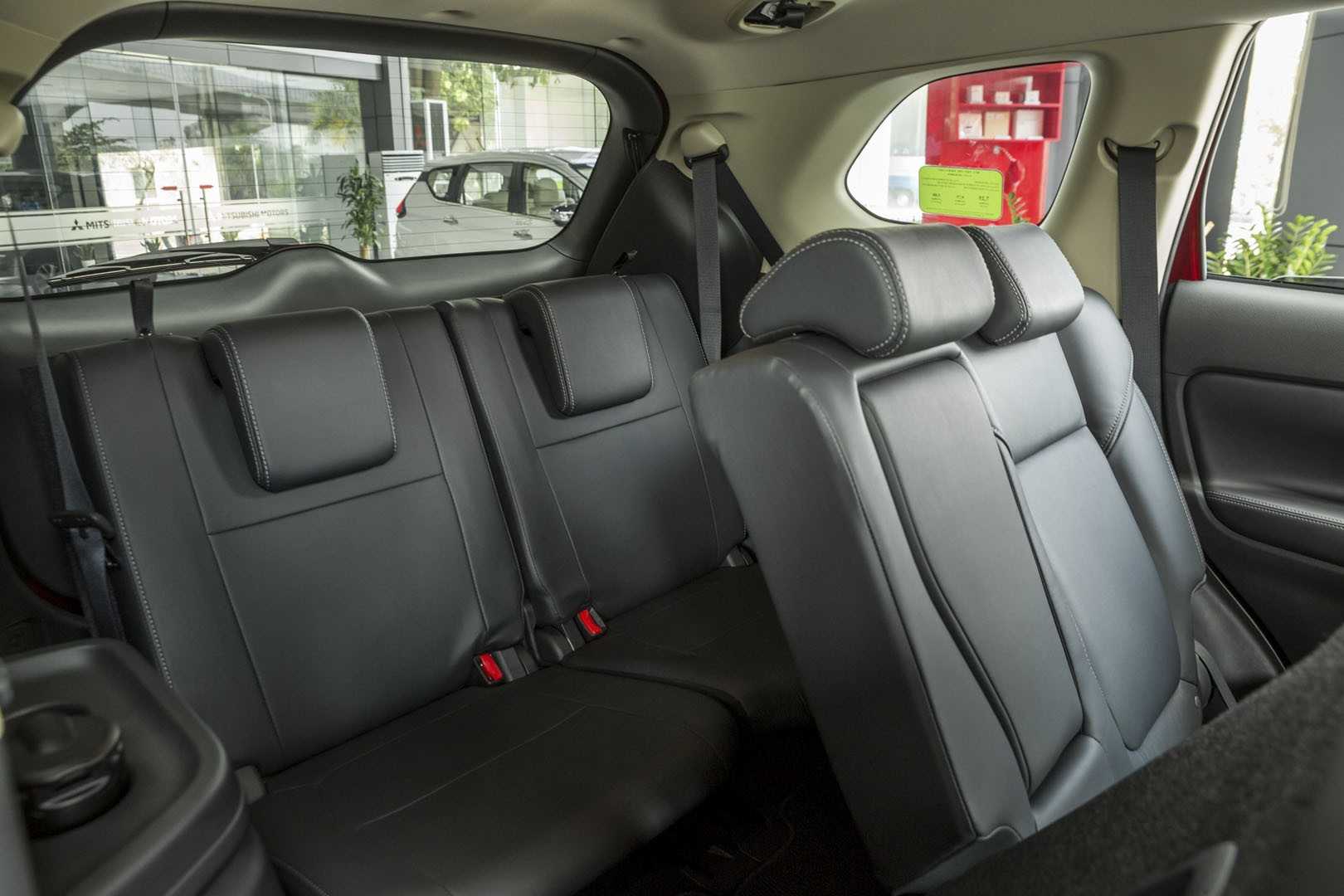 nội thất xe ô tô Mitsubishi Outlander 2020