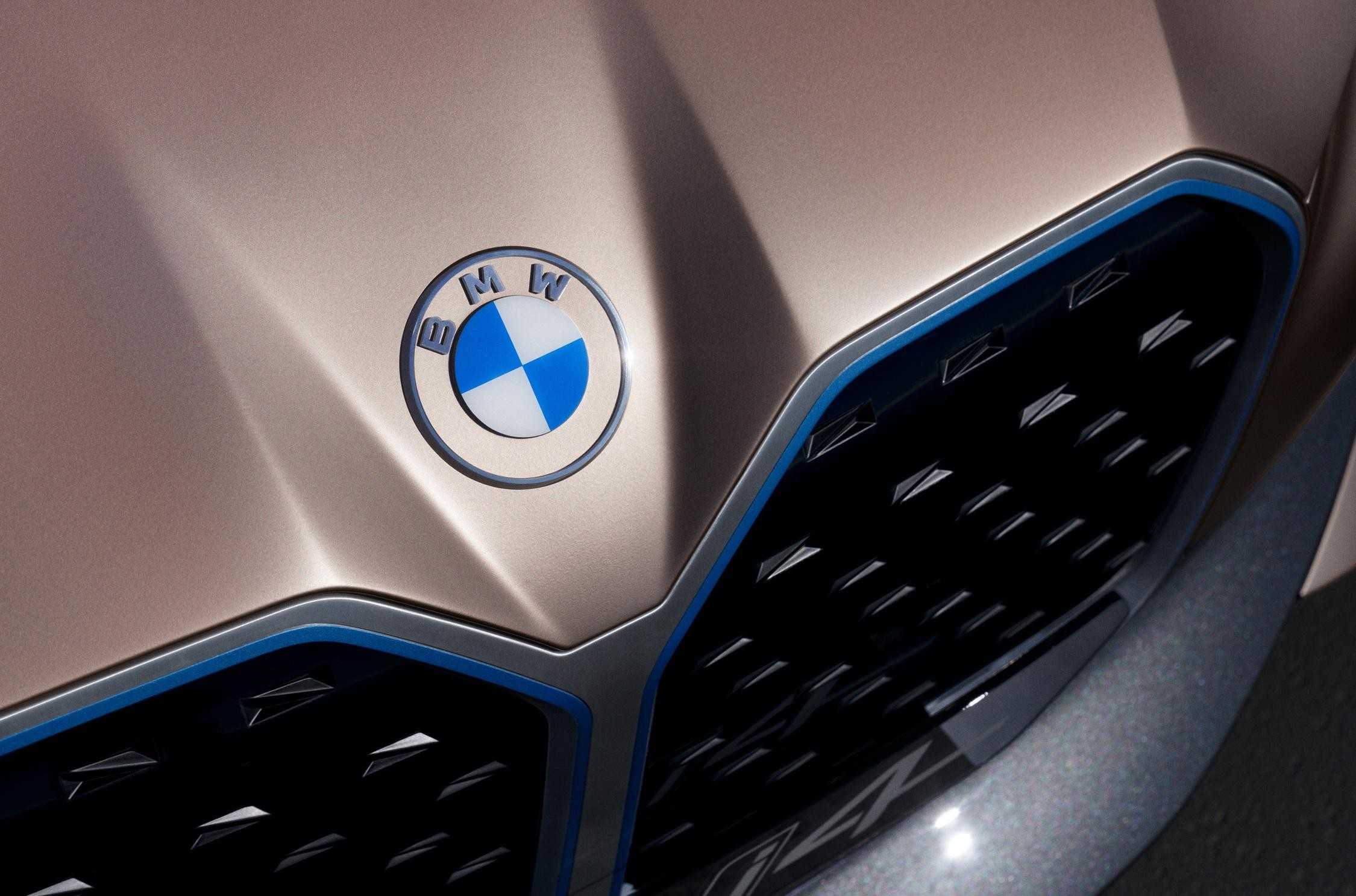 BMW biến tấu logo mong muốn 'cởi mở và rõ ràng' hơn