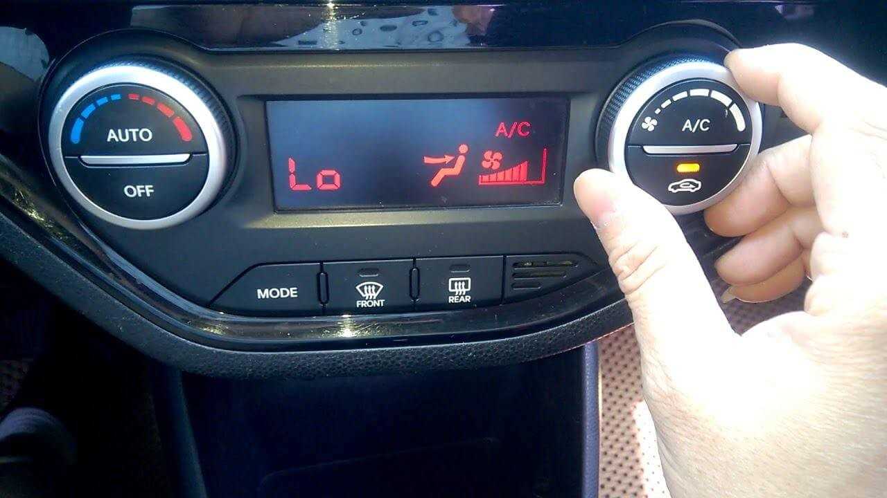 Không khởi động máy lạnh ngay khi vào xe