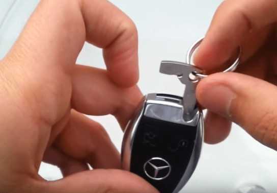 Mẹo khởi động xe khi chìa khóa thông minh ô tô hết pin