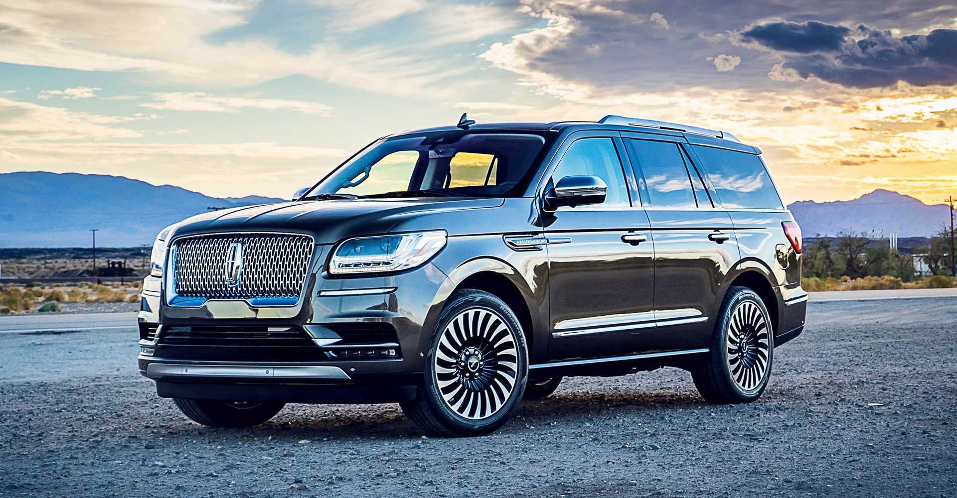 Lincoln Navigator - Khởi điểm 76.185 USD