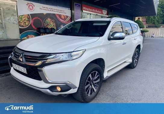 Mitsubishi Pajero Sport máy xăng rớt giá thảm hại tại Việt Nam