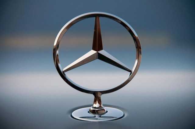 Logo xe hơi Mercedes-Benz mang theo niềm hy vọng của công ty.