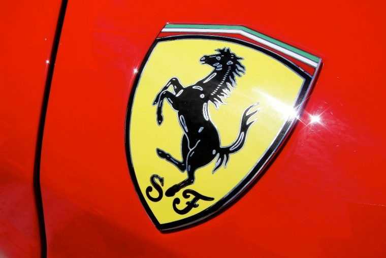 Logo xe Ferrari xuất phát từ chiến thắng trong chiến tranh.