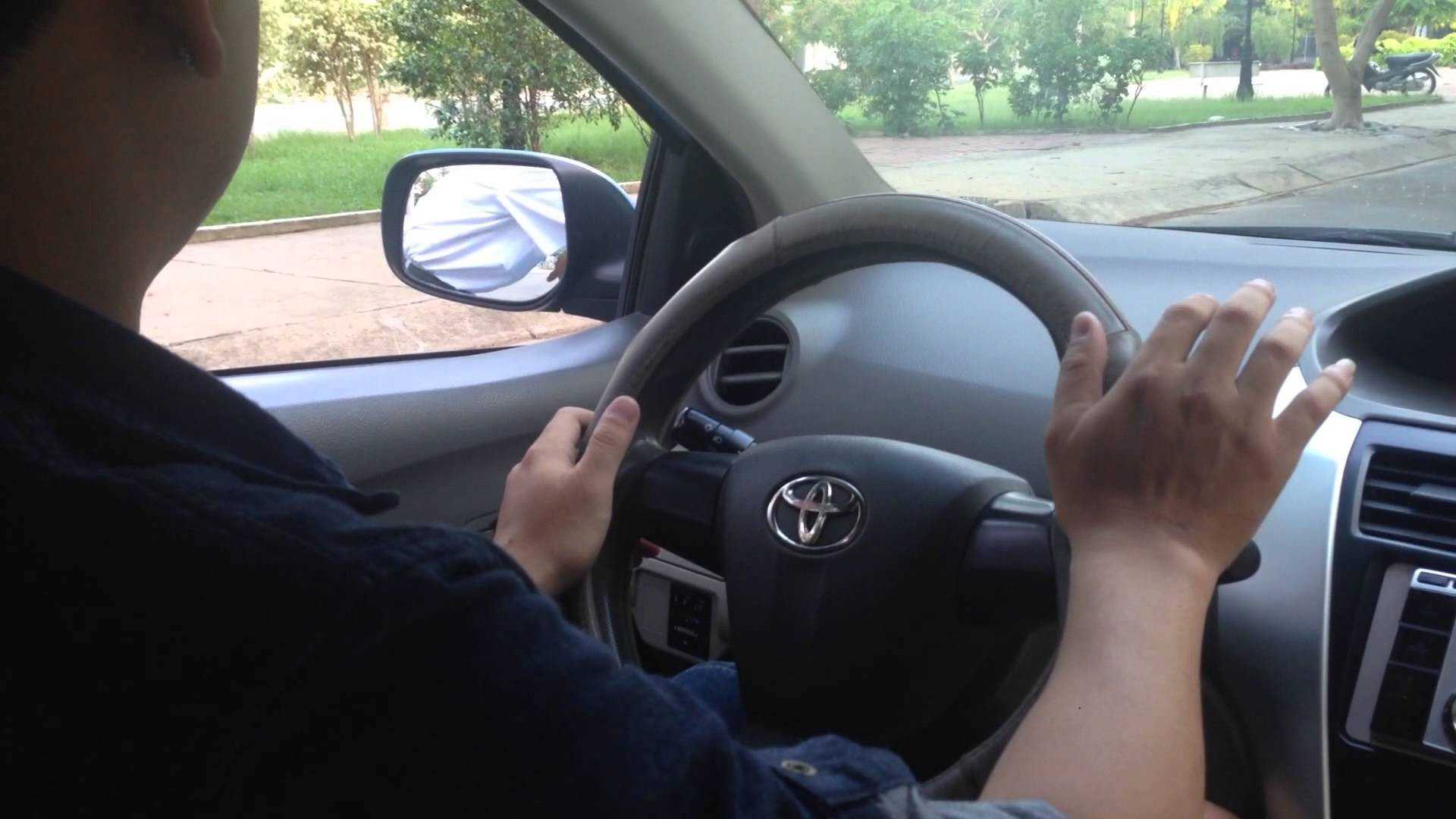 Cách người mới lái xe điều khiển phần đầu xe