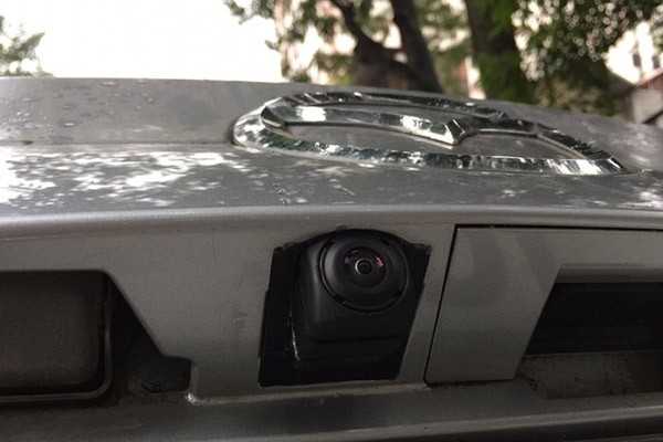 Vị trí lắp đặt camera lùi xe Mazda 3.Ảnh: Bộ sưu tập