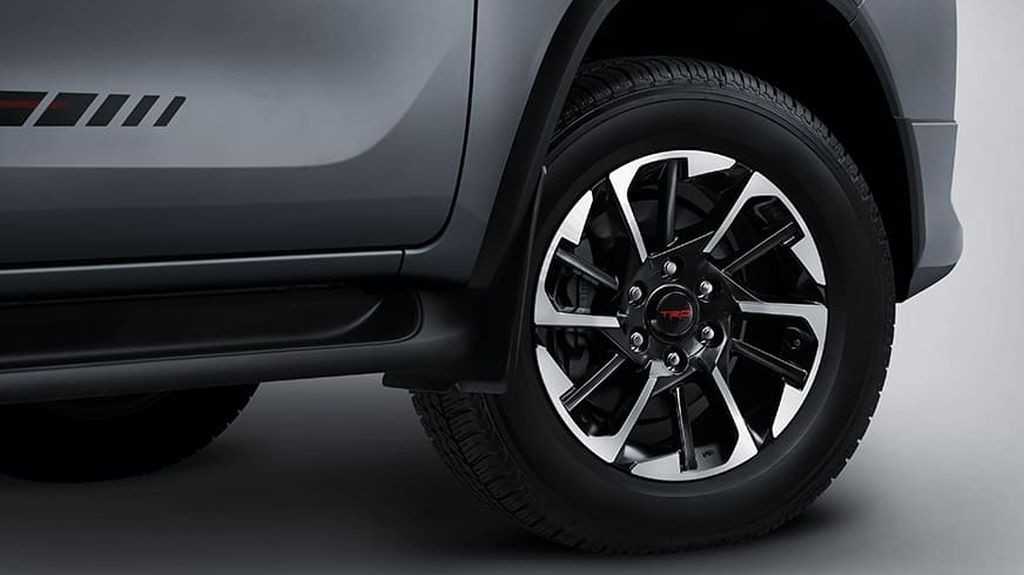 Toyota Fortuner TRD Sportivo 2017 tiếp tục ra mắt châu Á với giá cao hơn