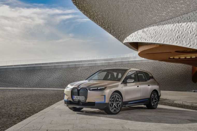 BMW iX  SUV điện đầu tiên của BMW mạnh 500 mã lực