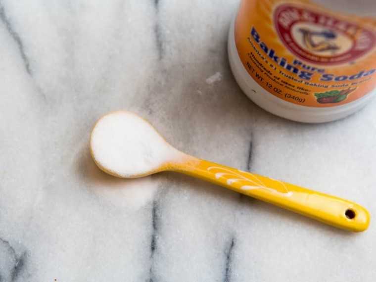 Khử mùi xe ô tô bằng baking soda