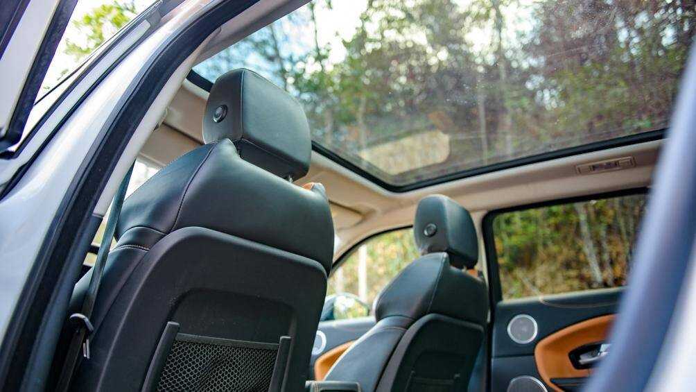 Cửa sổ trời Range Rover Evoque