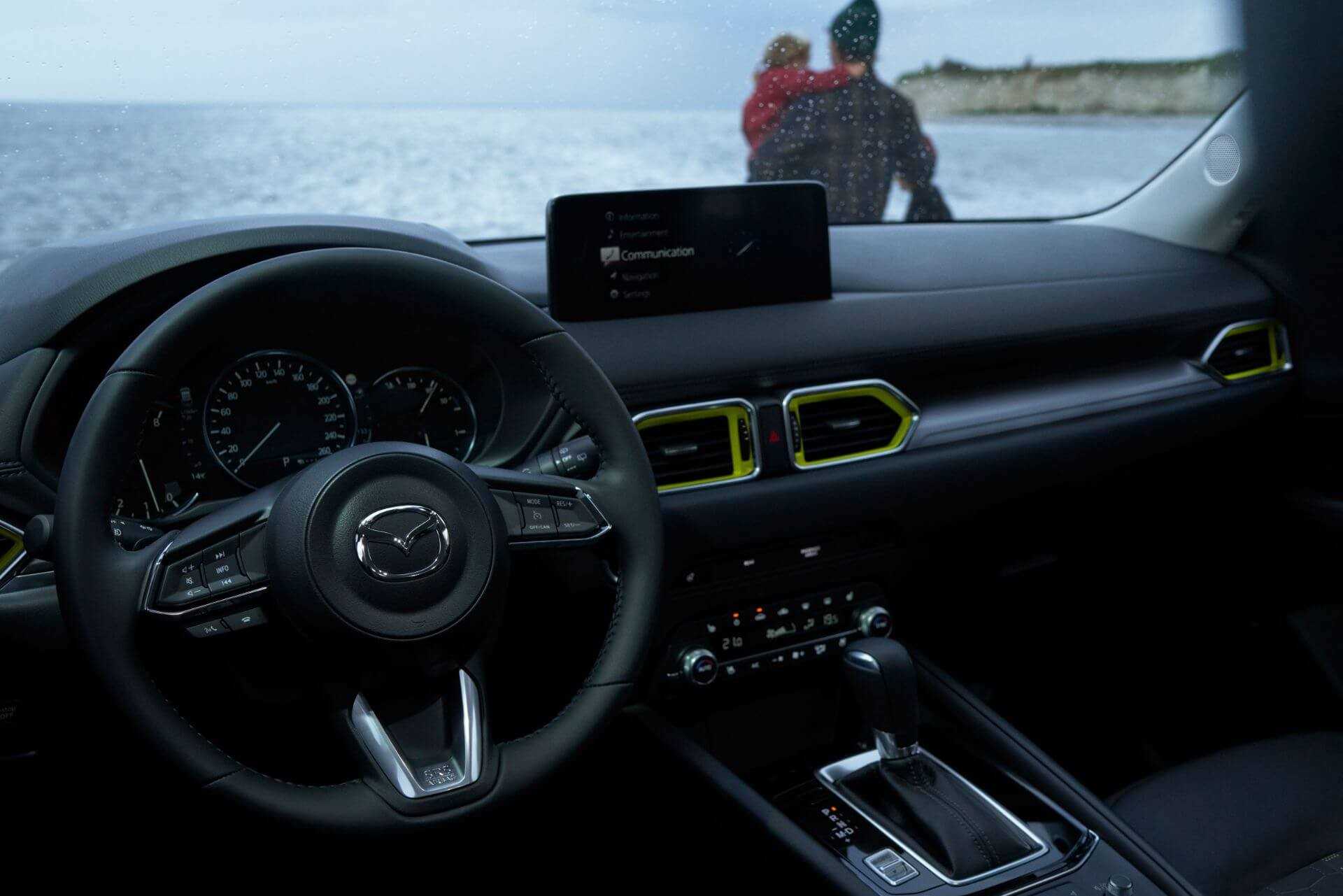 Khoang ca bin sang trọng của Mazda CX-5 2022 