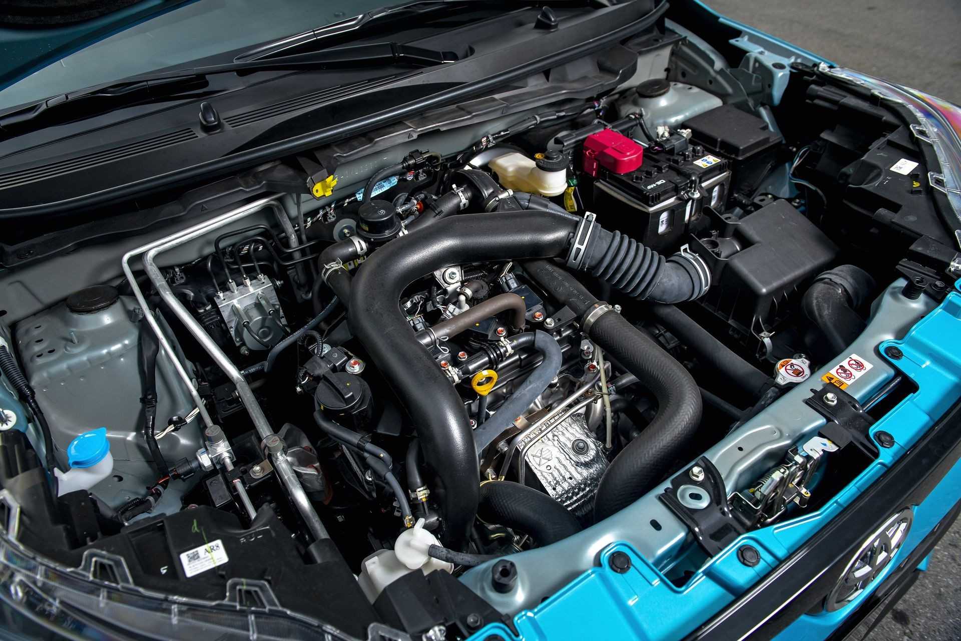 Toyota Raize được trang bị động cơ tăng áp 1.0L công suất 98 mã lực, tương đương với động cơ xăng 1.4L sử dụng trên một số mẫu xe.