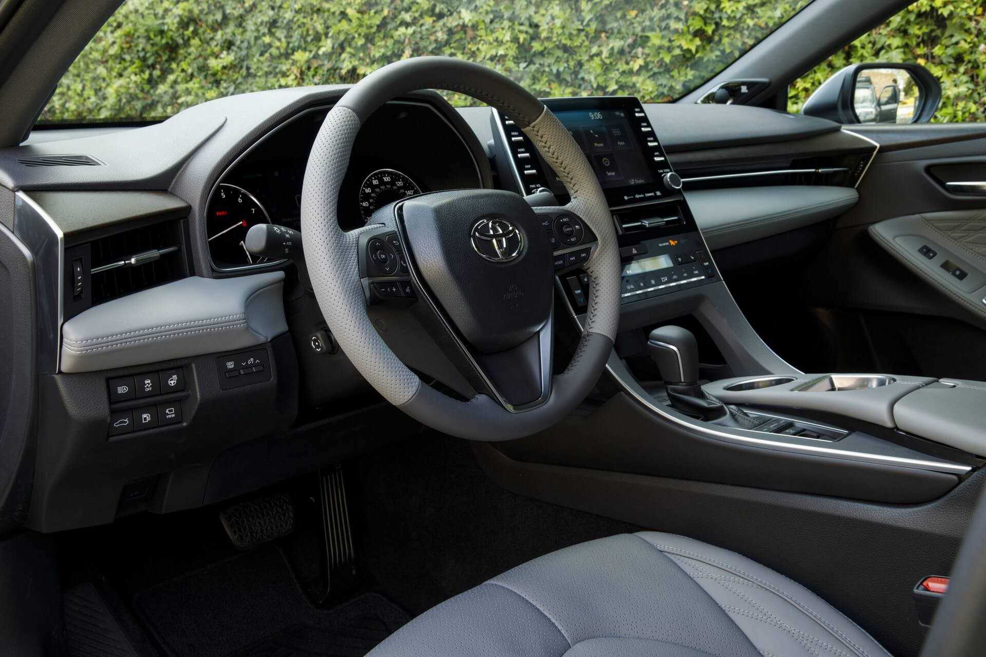 Khoang lái hạng sang Toyota Avalon 2022 