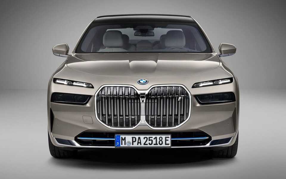 Ra mắt xe điện BMW i7, hoạt động tối đa 625 km-3