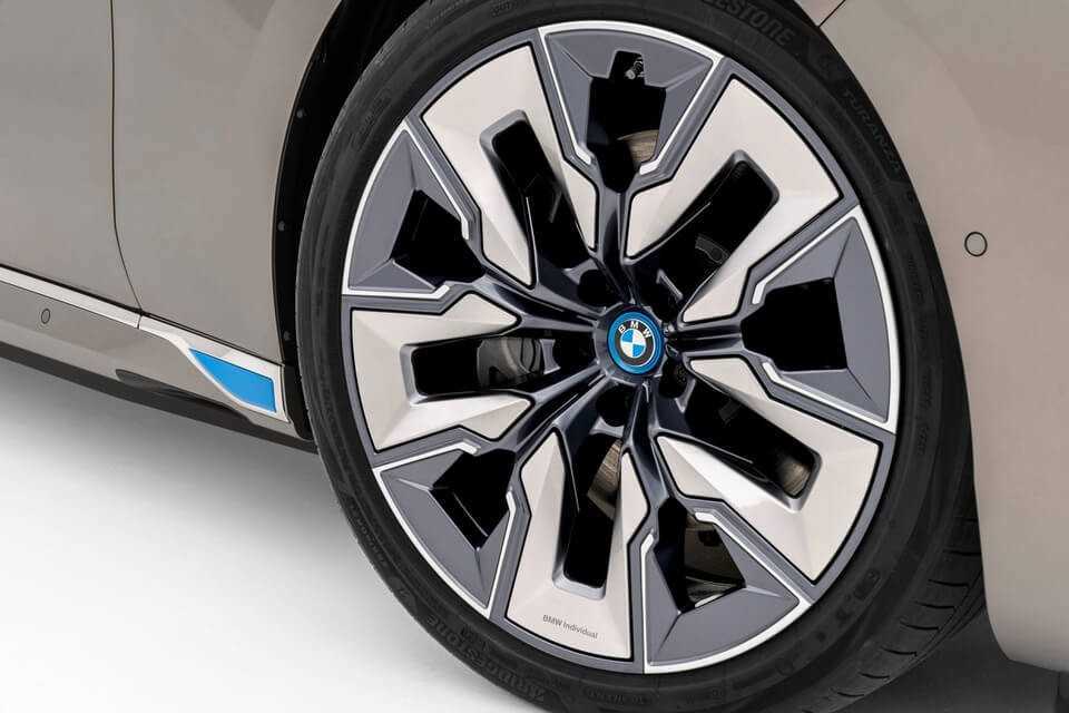 Ra mắt xe điện BMW i7, hoạt động tối đa 625 km-7