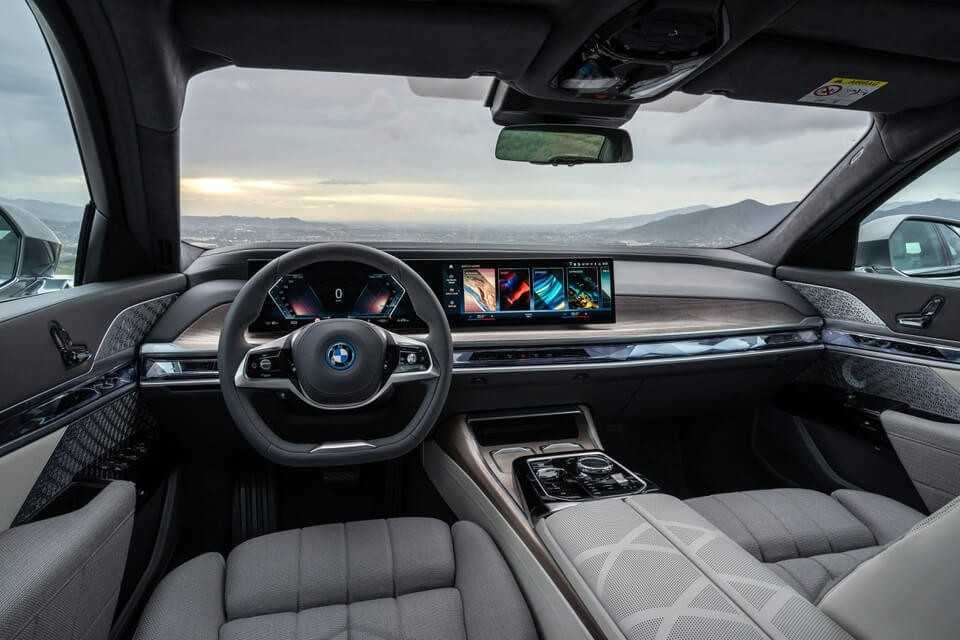 Ra mắt xe điện BMW i7, hoạt động tối đa 625 km-8