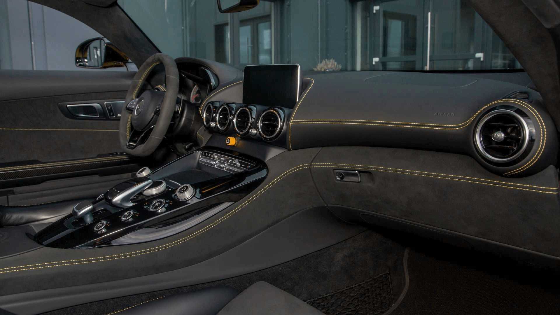 Nội thất Mercedes-AMG GT R của BS Teile Center