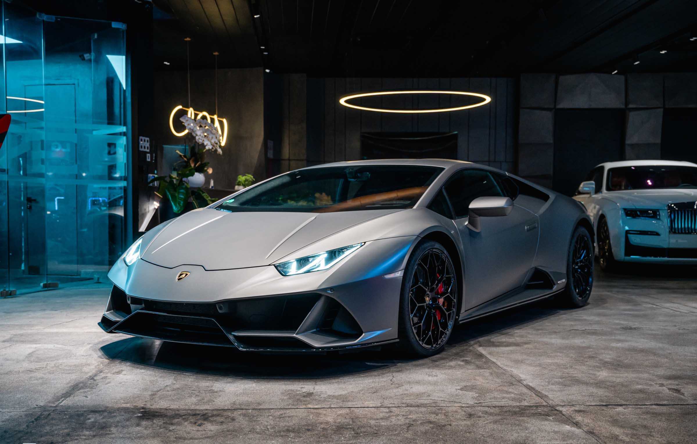 "Siêu bò" Lamborghini Huracan Evo giá 28 tỷ đồng-1