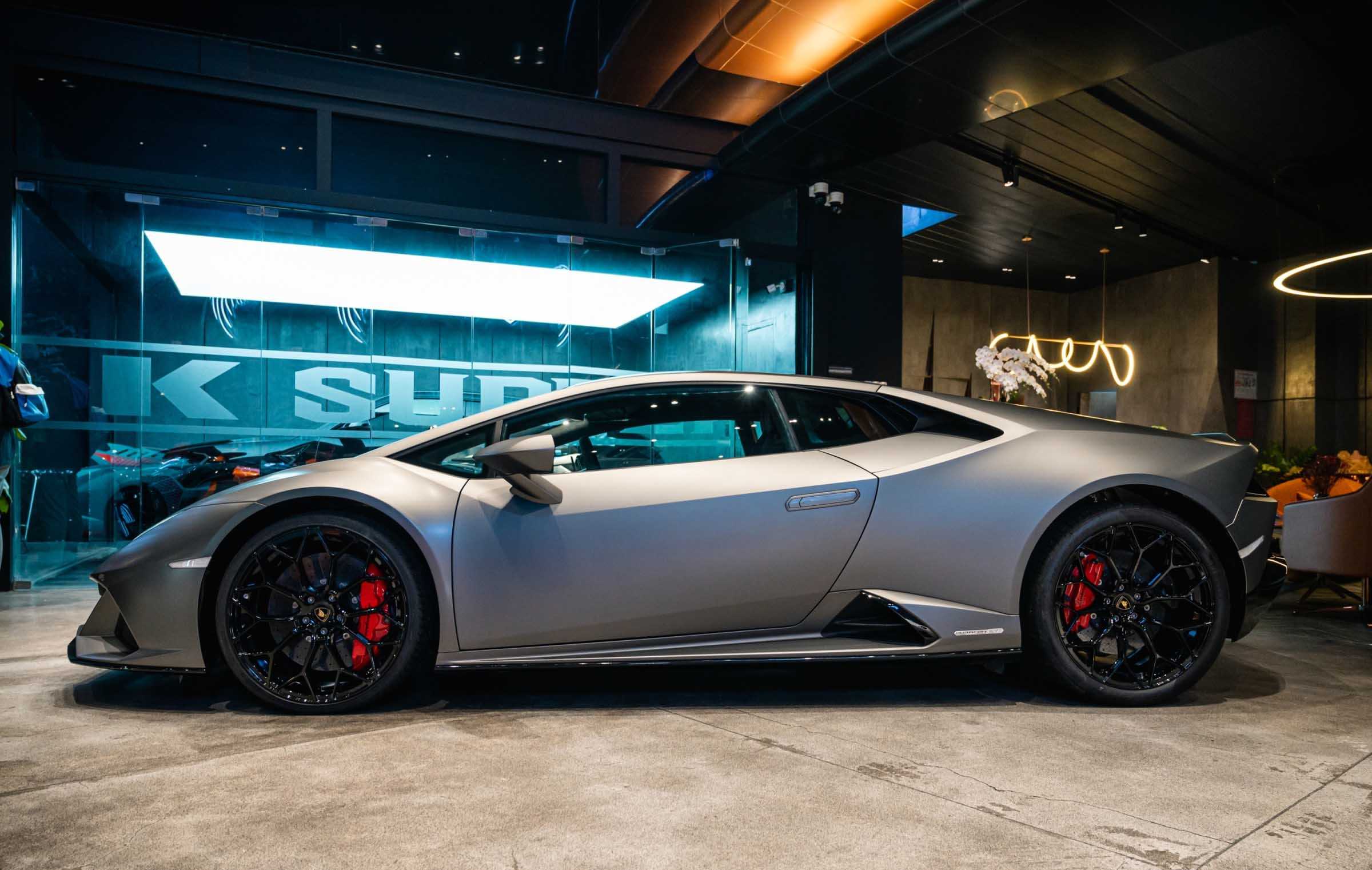 "Siêu bò" Lamborghini Huracan Evo giá 28 tỷ đồng-3