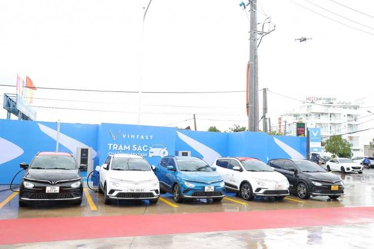 VinFast khai trương dịch vụ sạc xe điện đầu tiên tại hệ thống Petrolimex-2