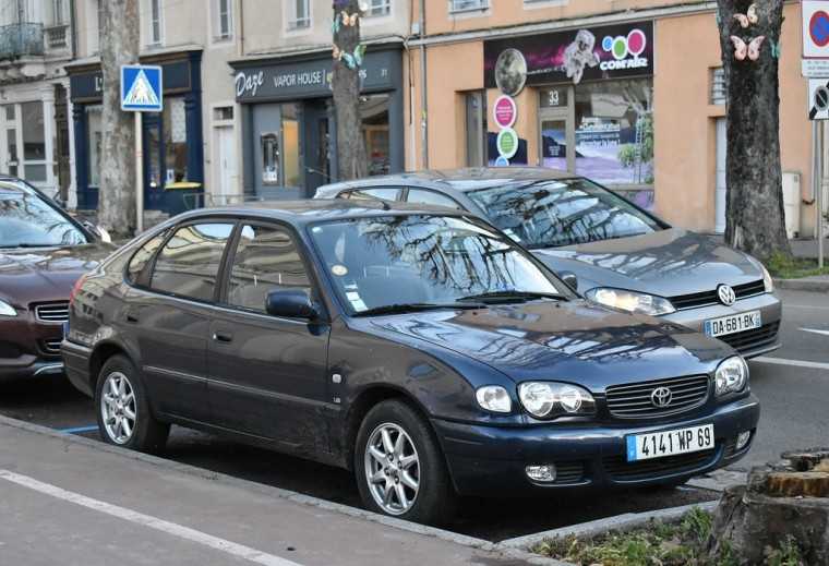 Toyota Corolla 1997 bị ngập nước giá 100 triệu có nên mua