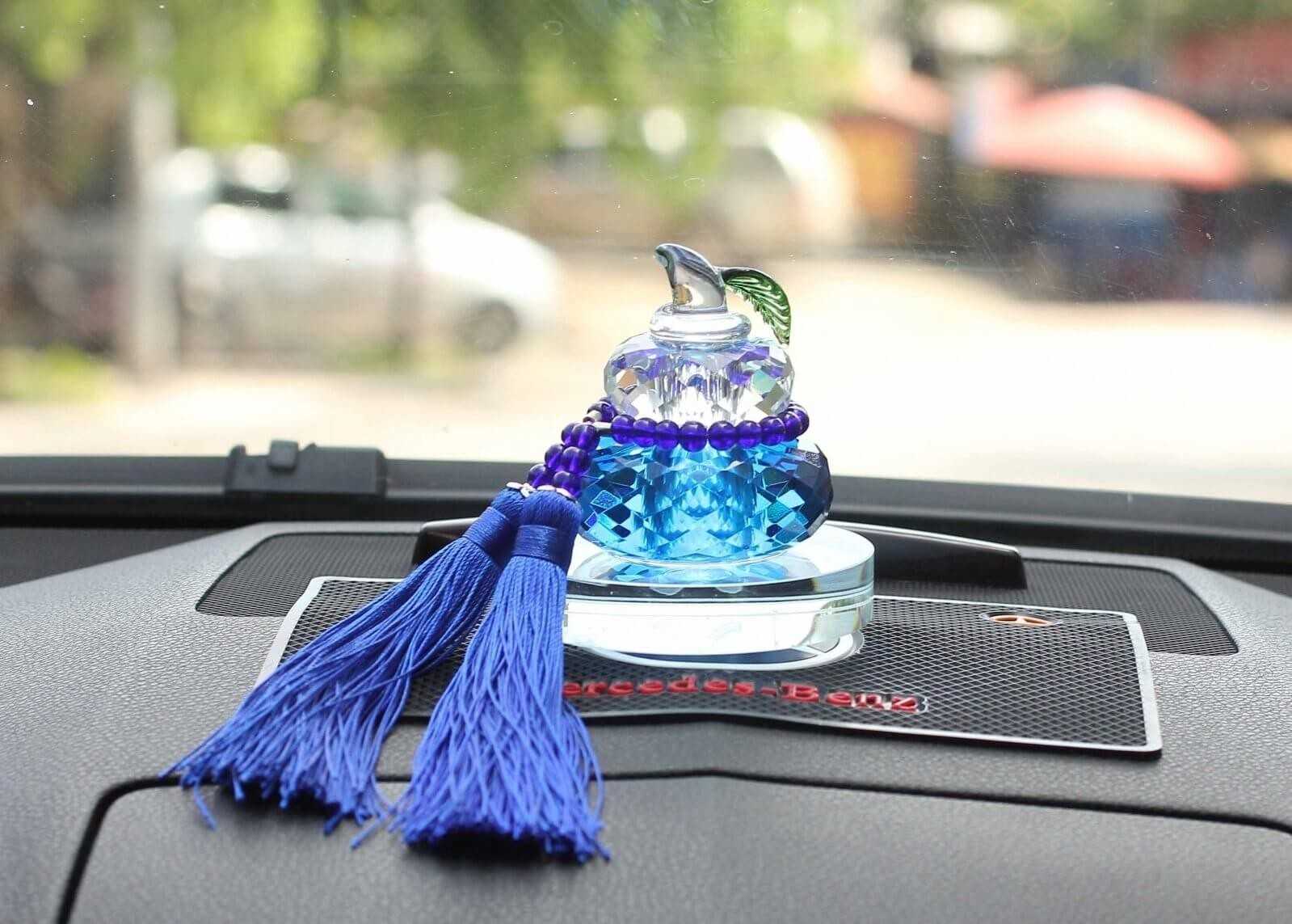 Vật phẩm phong thủy xe ô tô thu hút tài lộc, bình an