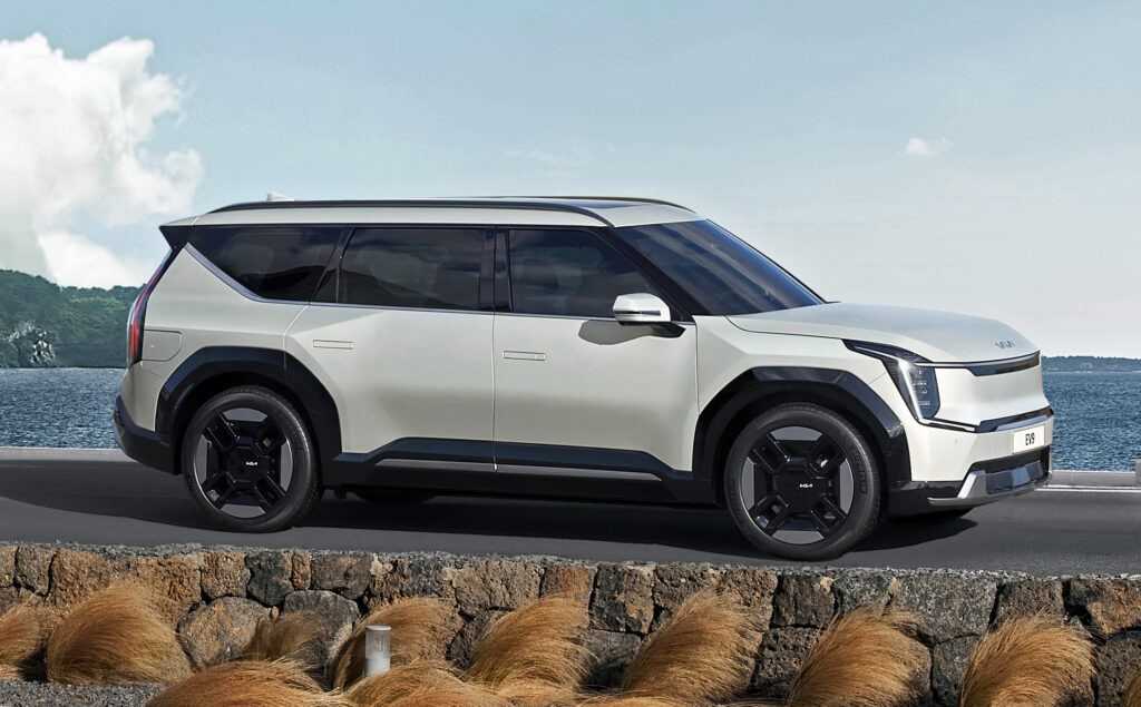 Kia EV9 ra mắt - SUV điện 3 hàng ghế đầu tiên trên thế giới có thể xoay 180 độ