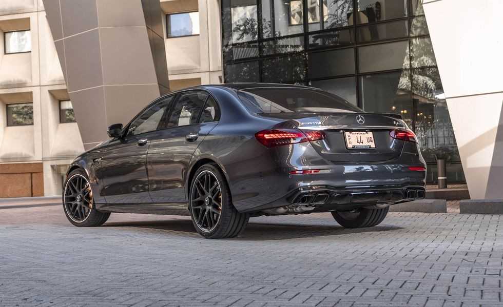 Mercedes-Benz E63S AMG: Giá bán và thông số kỹ thuật cho năm 2023