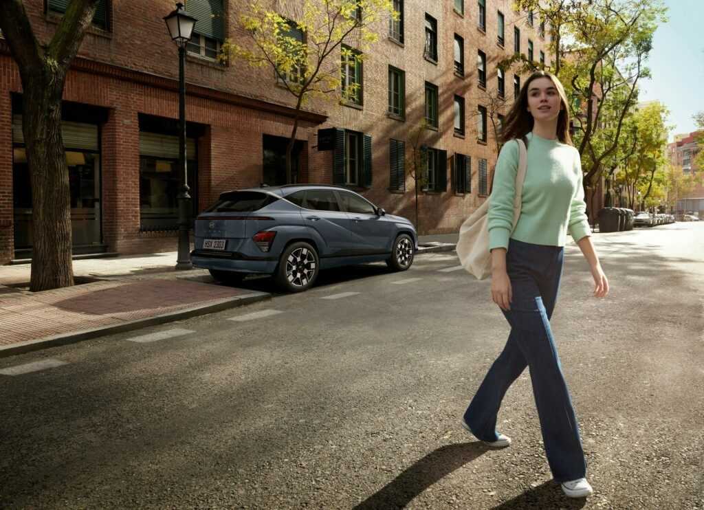 Hyundai Kona EV 2024 cung cấp phiên bản xe điện hai pin cực ấn tượng