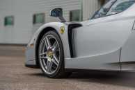 Siêu xe Ferrari Enzo đời 2003 mới tinh được rao bán
