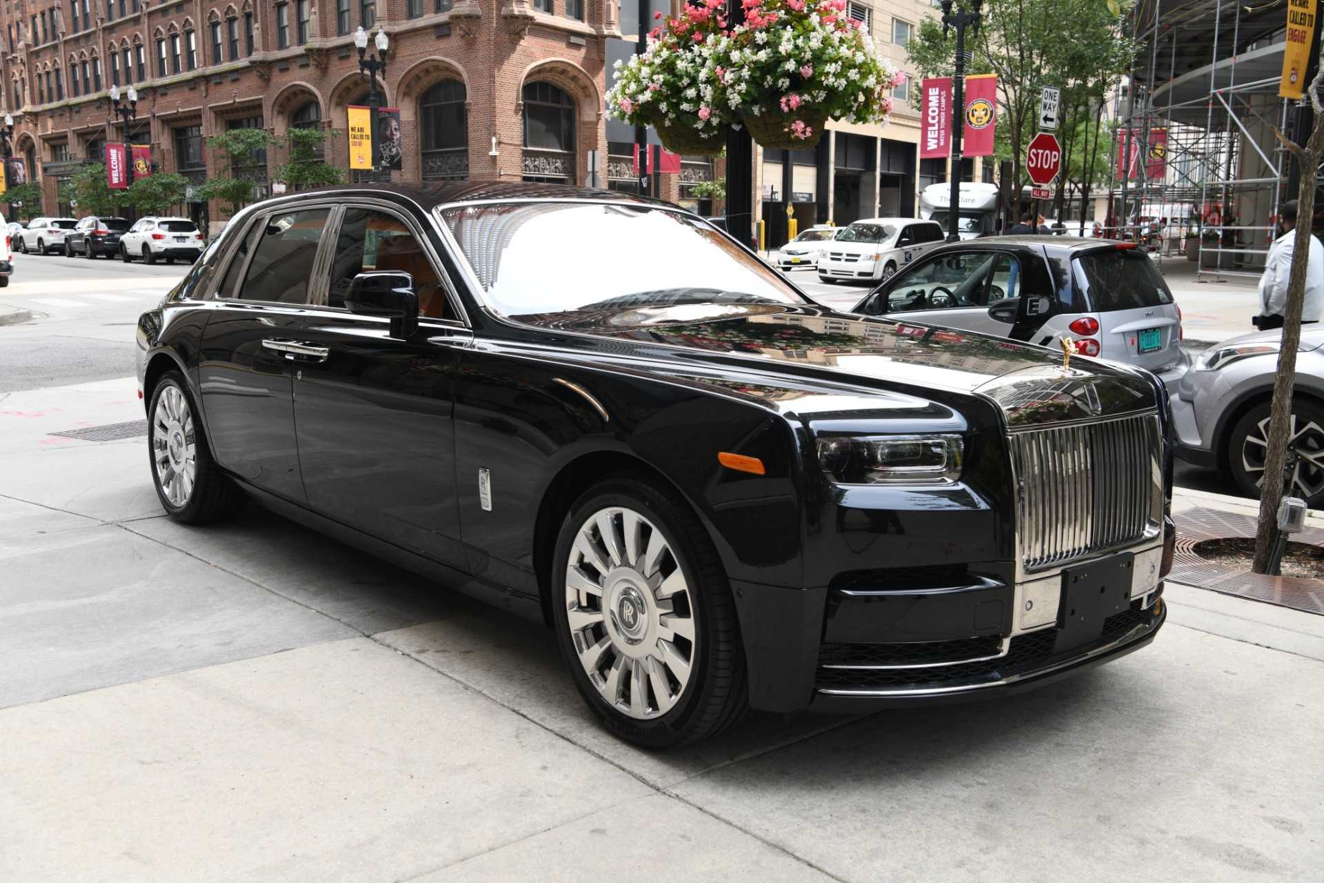 Rolls-Royce Phantom 8: Giá và thông số 2023