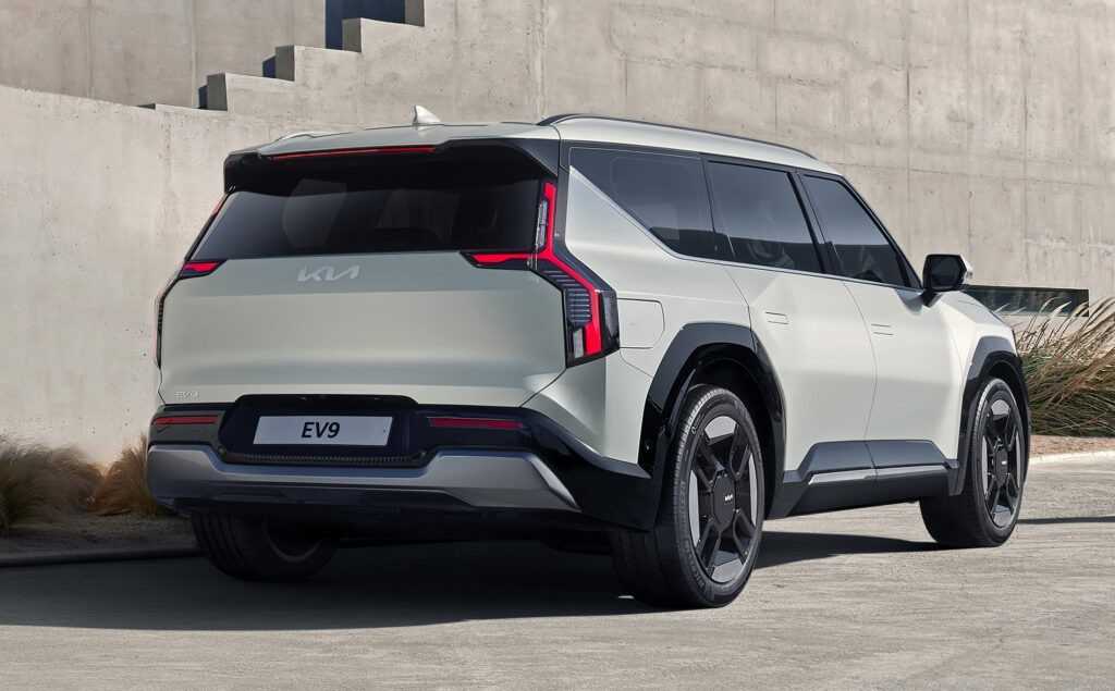 Kia EV9 ra mắt - SUV điện 3 hàng ghế đầu tiên trên thế giới có thể xoay 180 độ