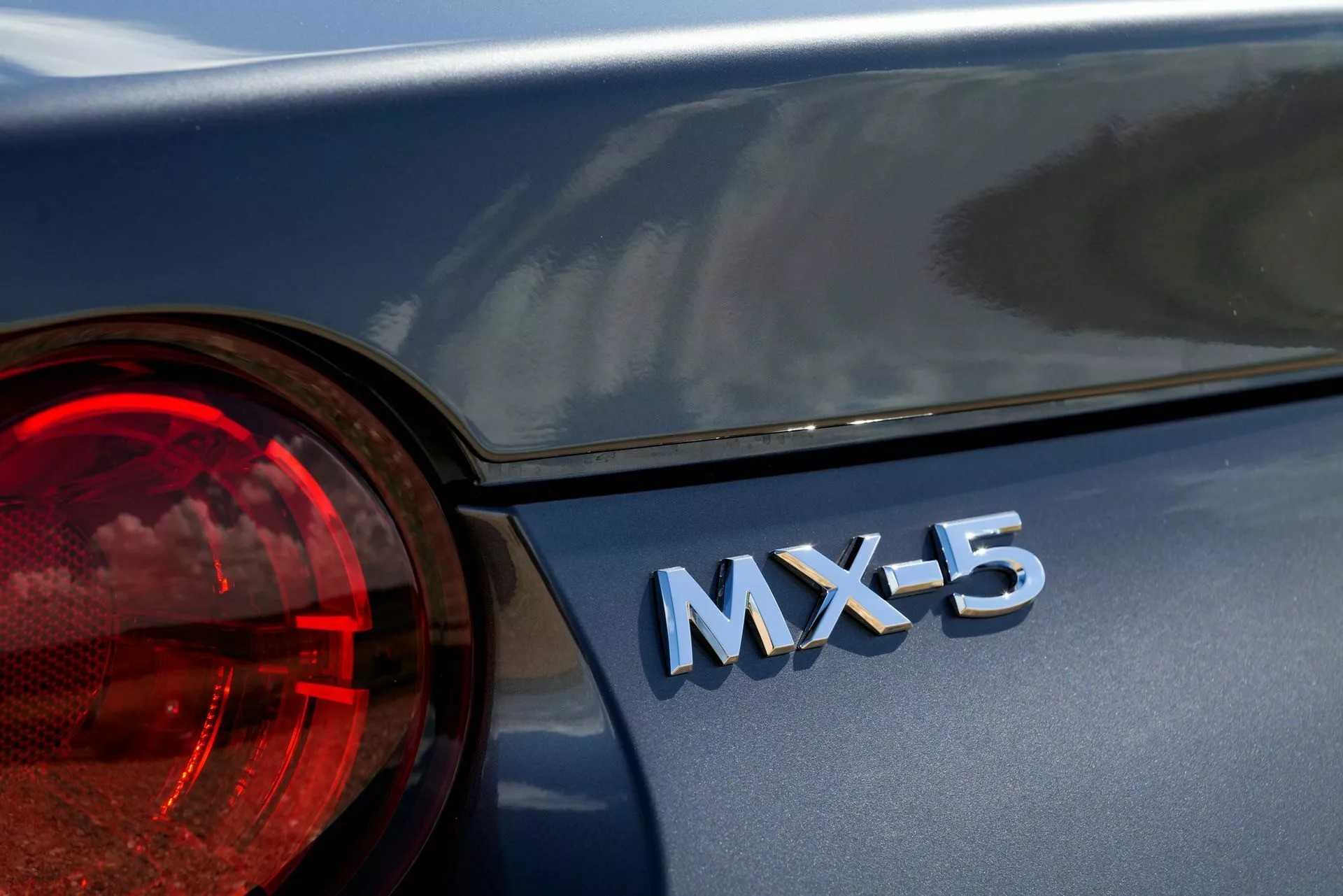 Mazda MX-5 Kizuna ra mắt tại Anh vào năm 2023 với nắp ca-pô đặc biệt